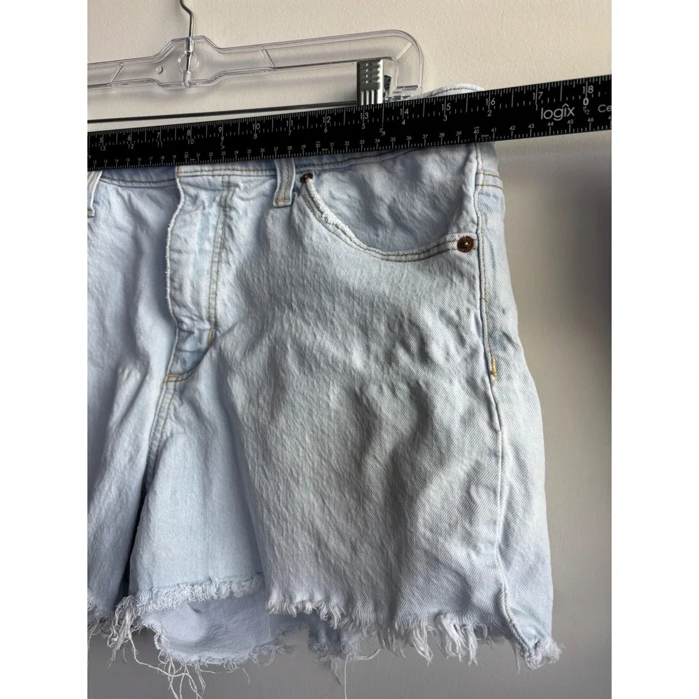Universal Thread Light Wash Denim Shorts Women Size 12/31R